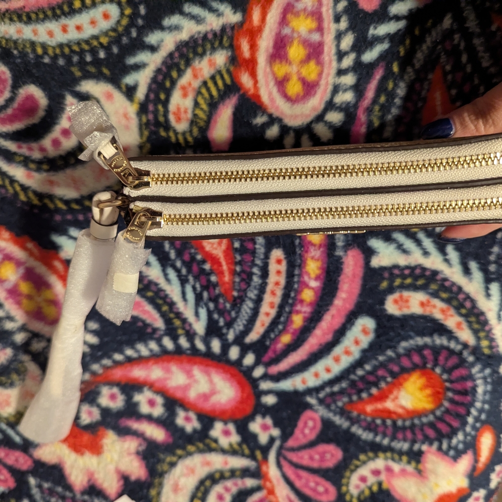 Coach NWT Cream Double Zip Wristlet - Picture 7 of 11